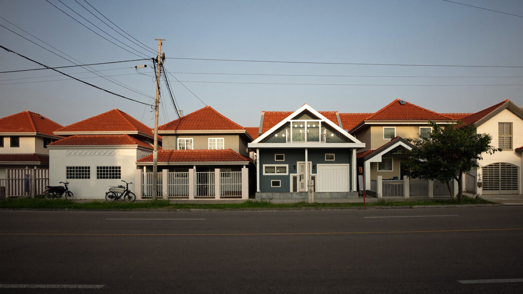Jalan di perumahan baru kawasan Sukarame, Palembang